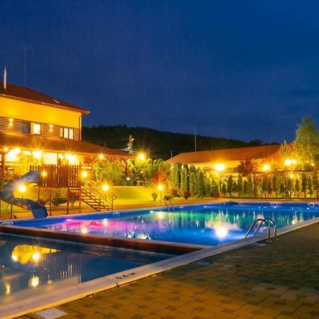 Aqua Party Hotel Victoria  Exterior photo
