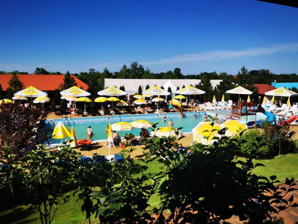 Aqua Party Hotel Victoria  Exterior photo